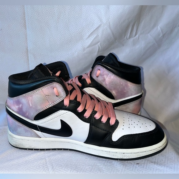 Athletic_Shoes